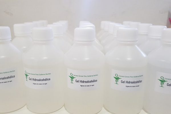NOS GUSTA PREVENIR, DOTAMOS A TODAS NUESTRAS AULAS DE GEL DESINFECTANTE